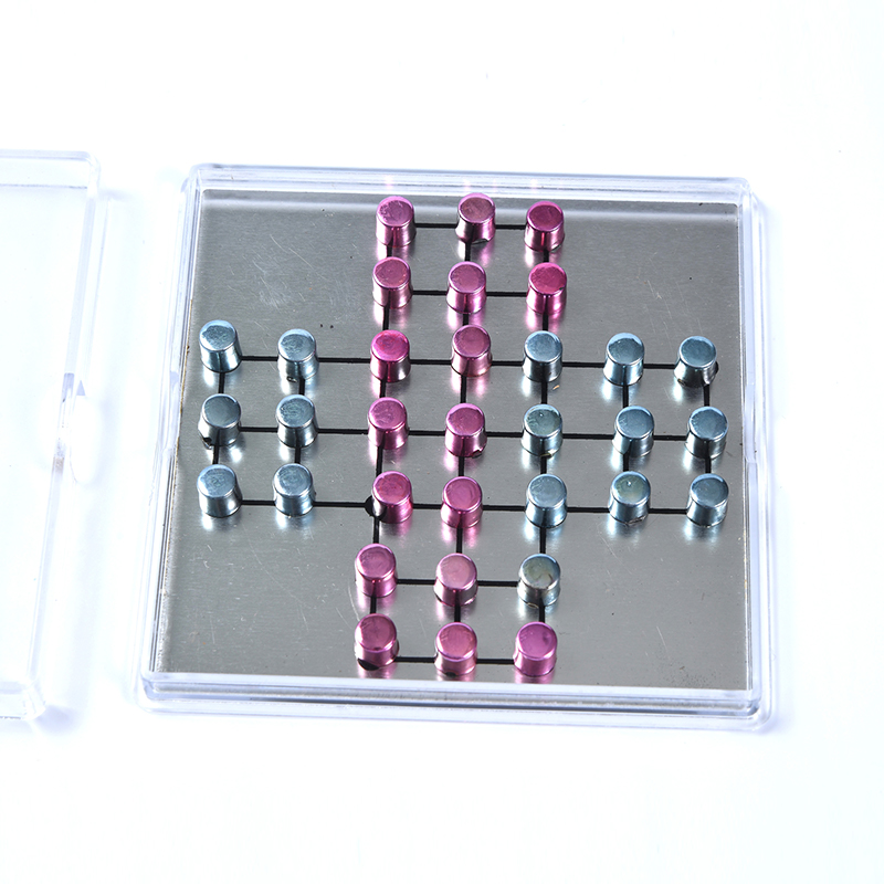 Magnetisk metal Tic-Tac-Toe sæt i klar akryl etui