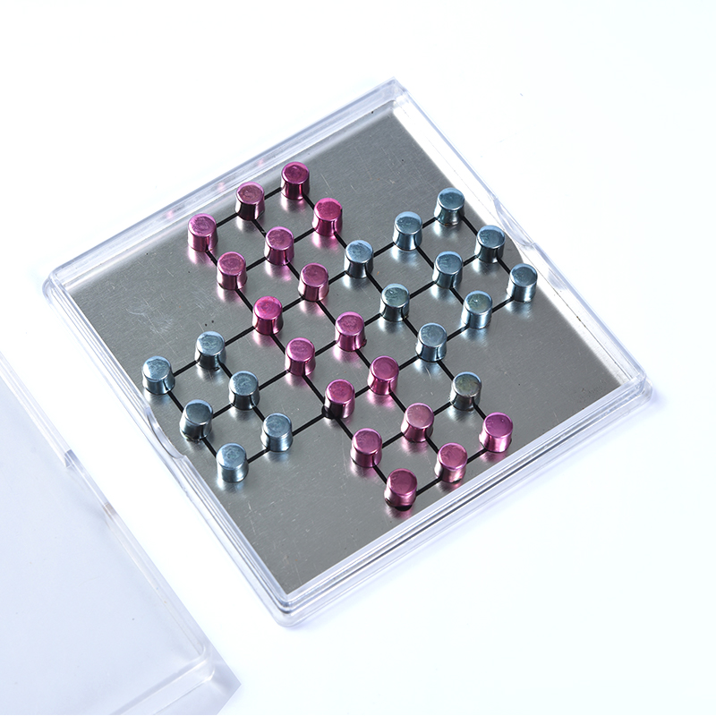Magnetisk metal Tic-Tac-Toe sæt i klar akryl etui