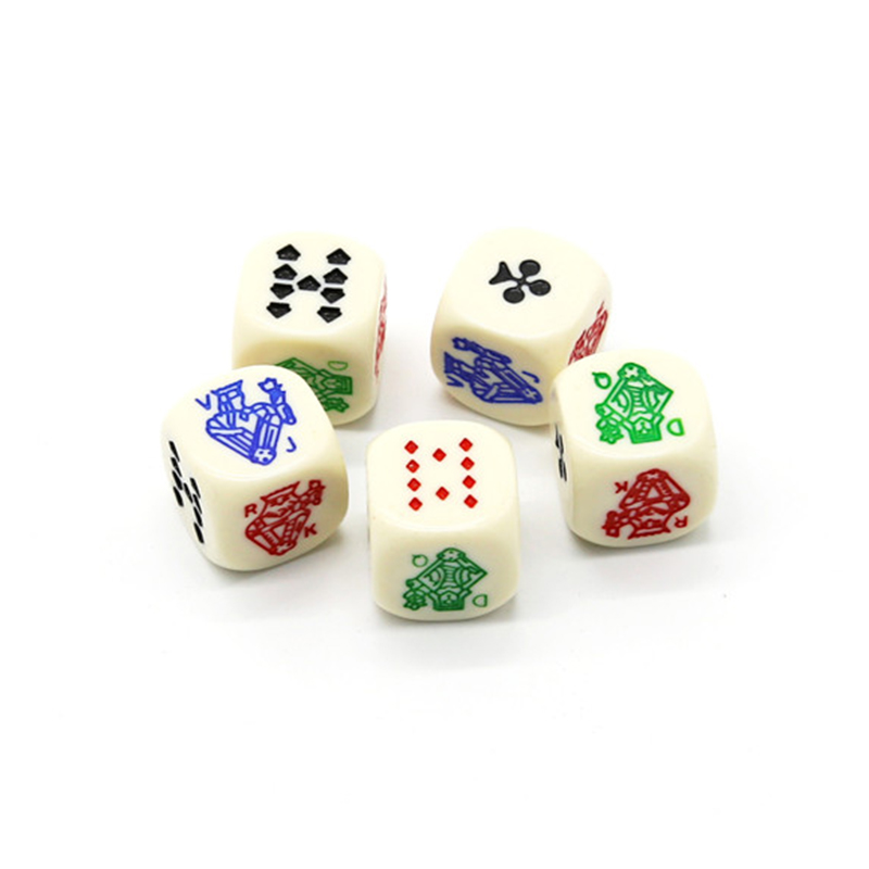 Klassisk flerspilssæt - kombination af skak, domino, poker og dam