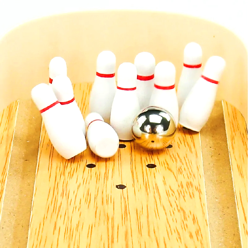Kompakt træsæt med stålkugle og stifter Mini desktop bowlingspil